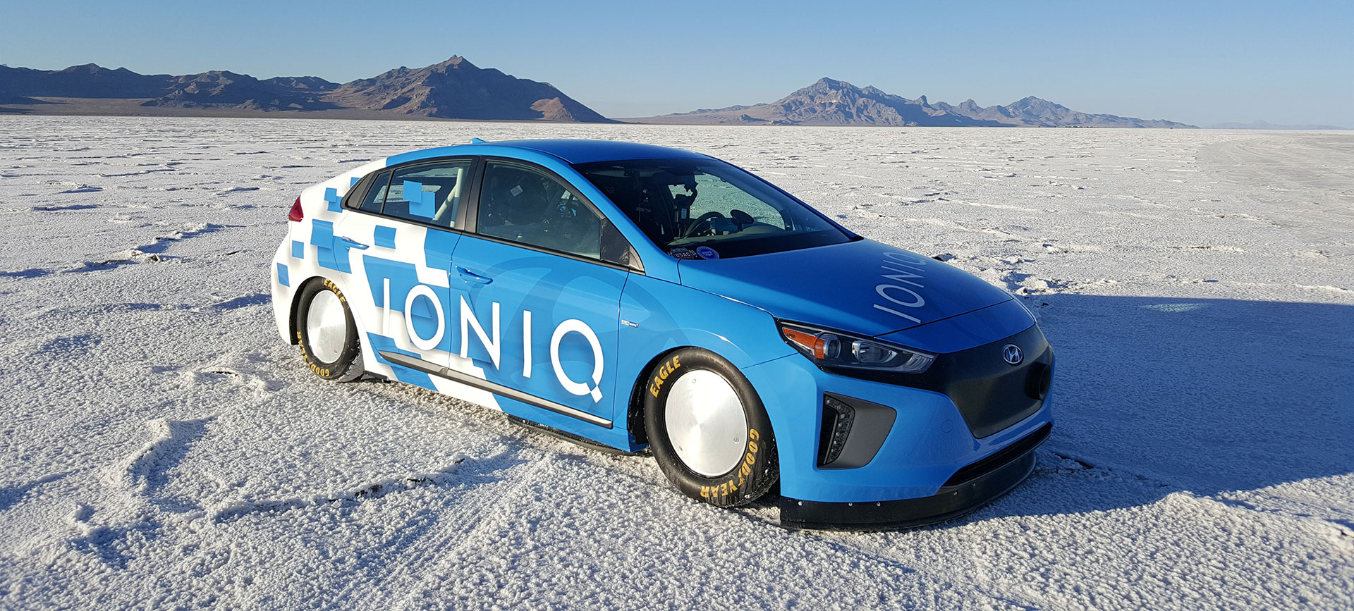 De Hyundai Ioniq Hybrid heeft het officile landsnelheidsrecord voor hybrideauto's in handen met een topsnelheid van 254 km/h.