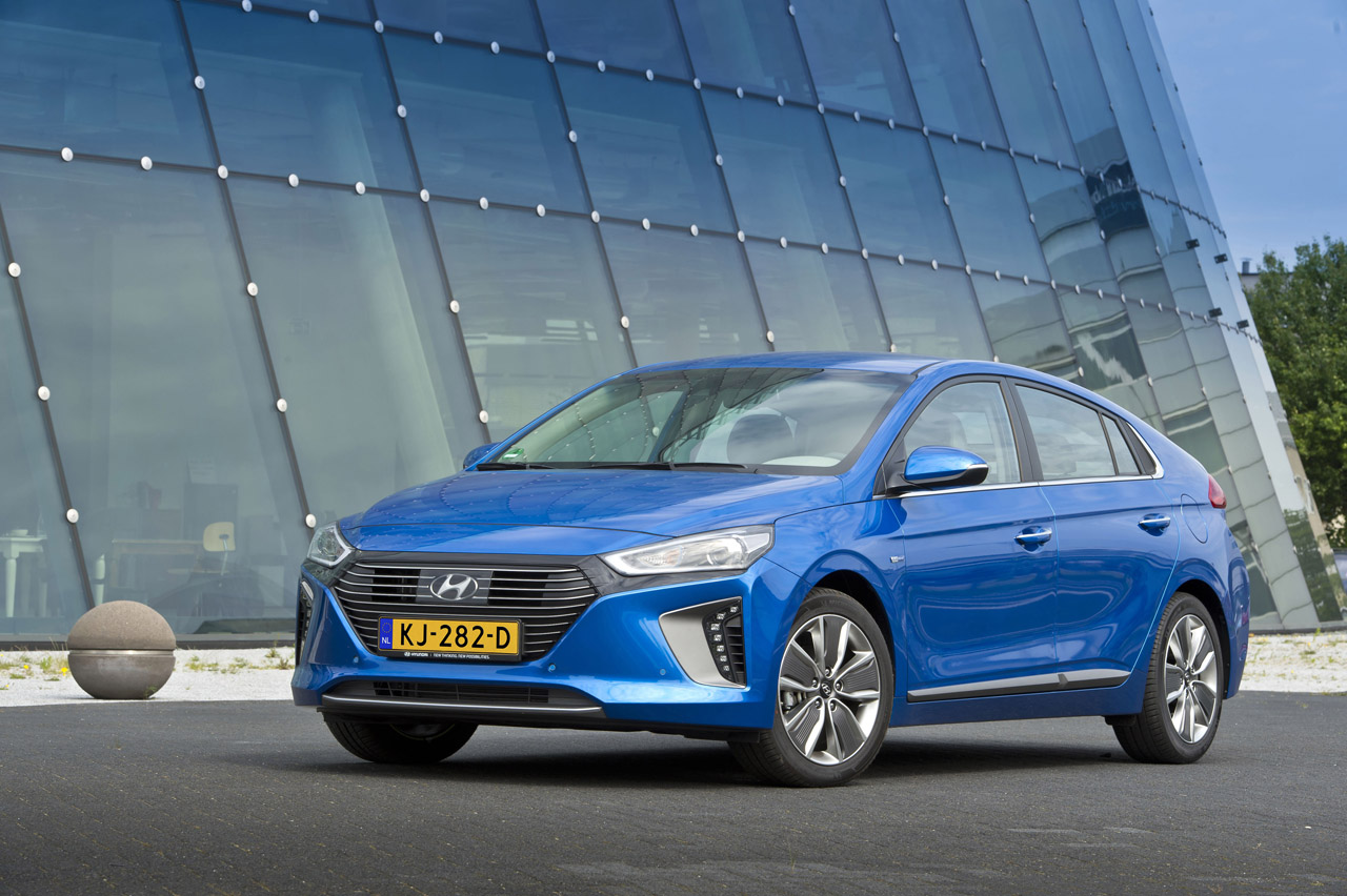 De nieuwe Hyundai Ioniq is uitgeroepen tot Women's World Car of the Year.