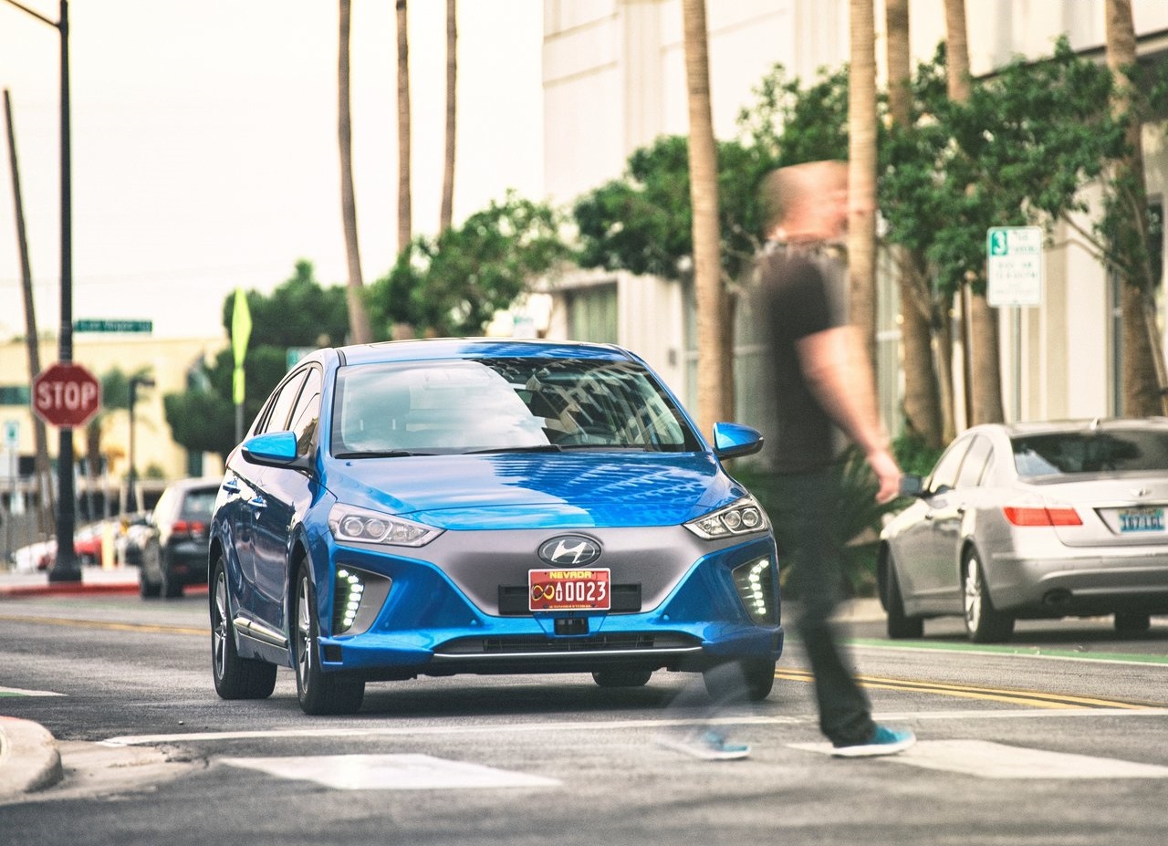 Hyundai presenteert een autonoom rijdende Ioniq. De technologie is betaalbaar en in januari rijden ze door het drukke verkeer van Las Vegas.