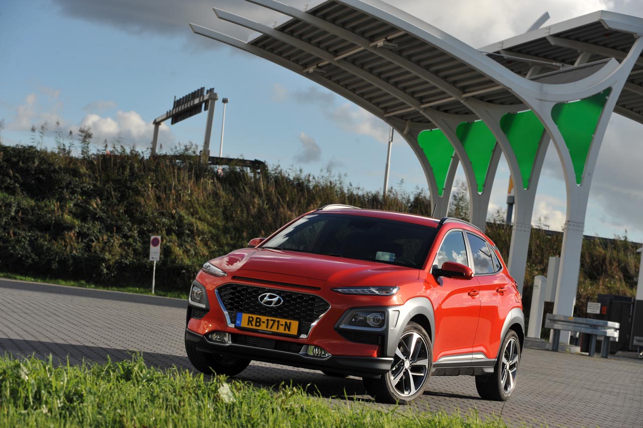 Hyundai lanceert met de Kona een spannend gelijnde, compacte SUV die meteen weet te overtuigen. AutoVandaag nam de proef op de som.