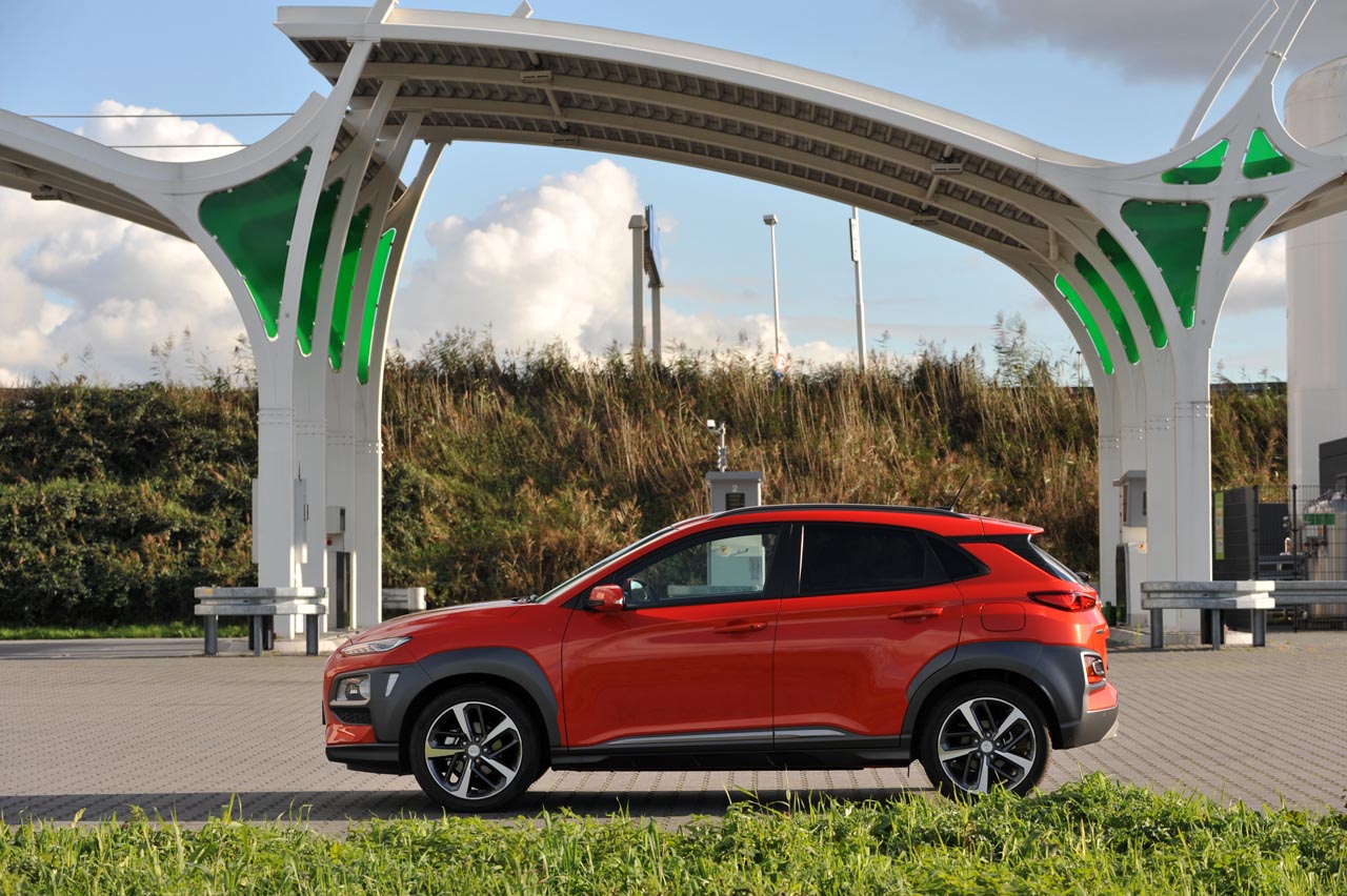 Hyundai lanceert met de Kona een spannend gelijnde, compacte SUV die meteen weet te overtuigen. AutoVandaag nam de proef op de som.
