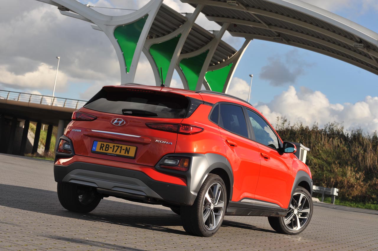 Hyundai lanceert met de Kona een spannend gelijnde, compacte SUV die meteen weet te overtuigen. AutoVandaag nam de proef op de som.