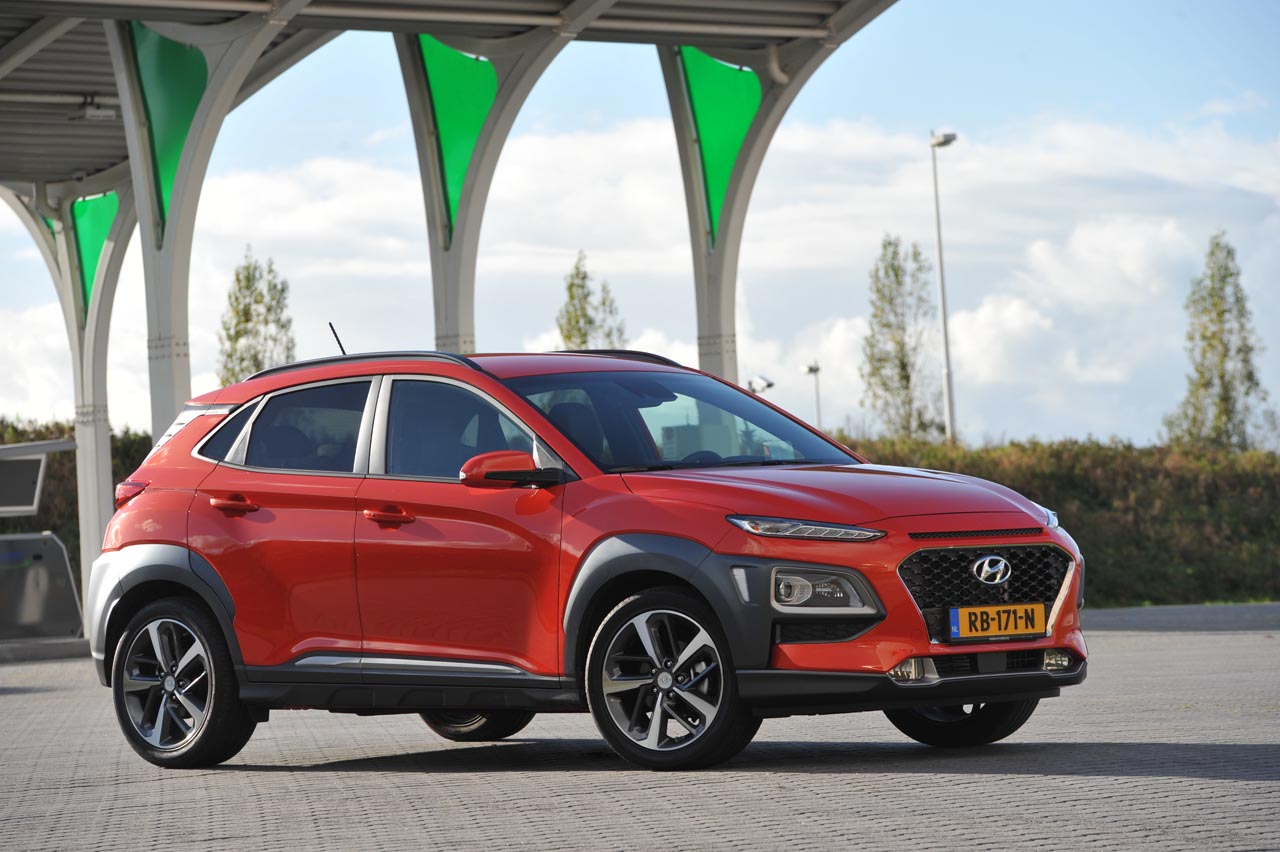 Hyundai lanceert met de Kona een spannend gelijnde, compacte SUV die meteen weet te overtuigen. AutoVandaag nam de proef op de som.