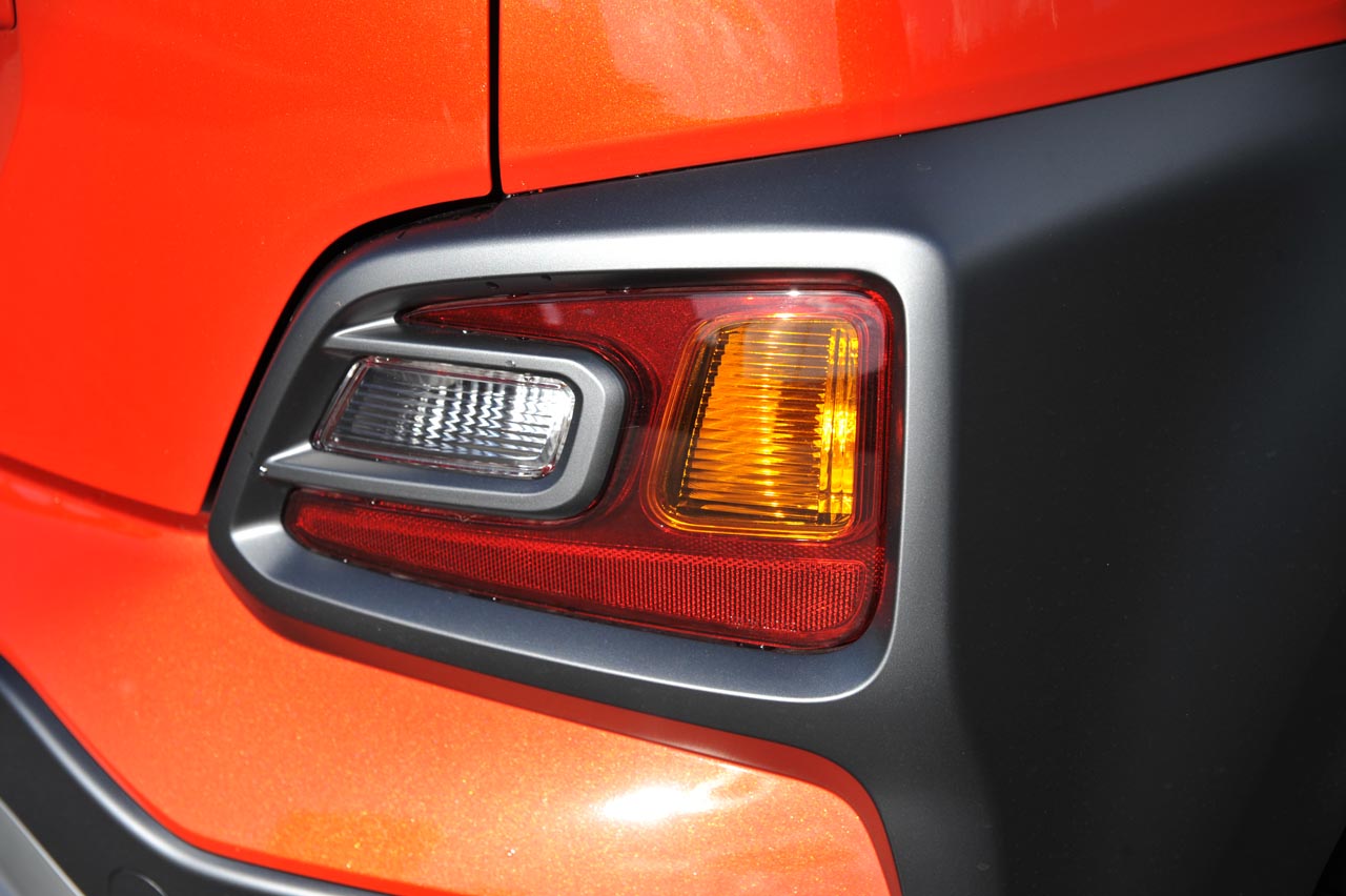 Hyundai lanceert met de Kona een spannend gelijnde, compacte SUV die meteen weet te overtuigen. AutoVandaag nam de proef op de som.