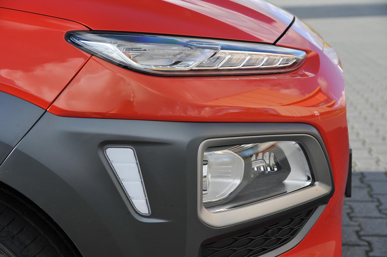 Hyundai lanceert met de Kona een spannend gelijnde, compacte SUV die meteen weet te overtuigen. AutoVandaag nam de proef op de som.