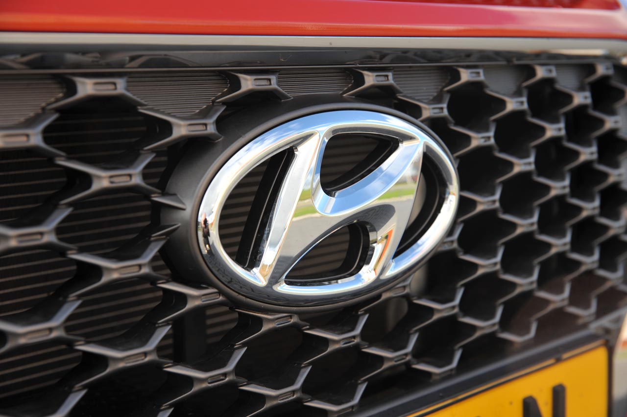 Hyundai lanceert met de Kona een spannend gelijnde, compacte SUV die meteen weet te overtuigen. AutoVandaag nam de proef op de som.