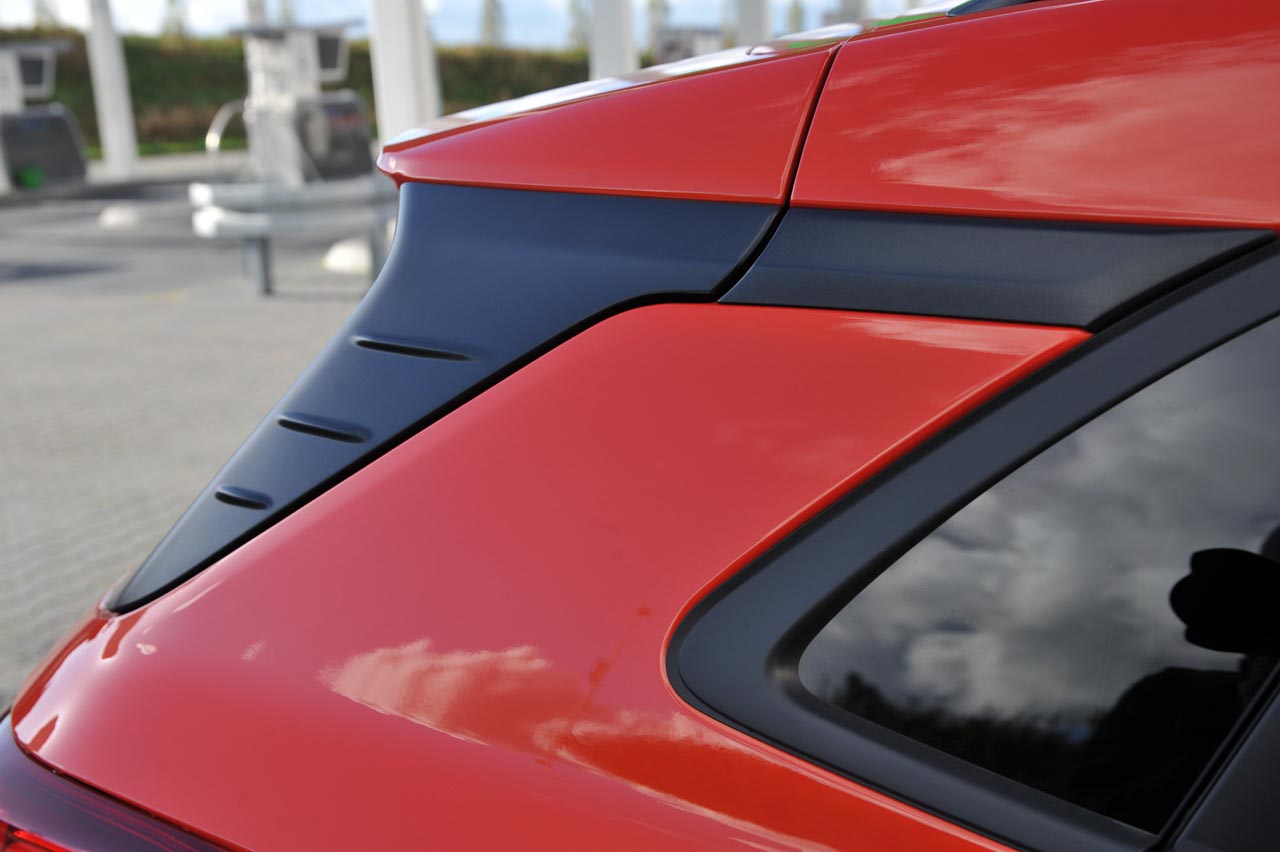 Hyundai lanceert met de Kona een spannend gelijnde, compacte SUV die meteen weet te overtuigen. AutoVandaag nam de proef op de som.
