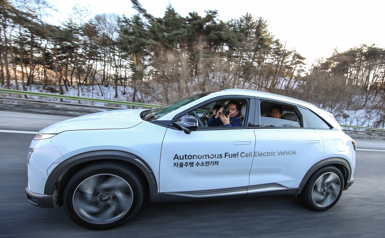 Hyundai legde met vijf auto's een afstand van 190 kilometer volledig autonoom rijdend af.