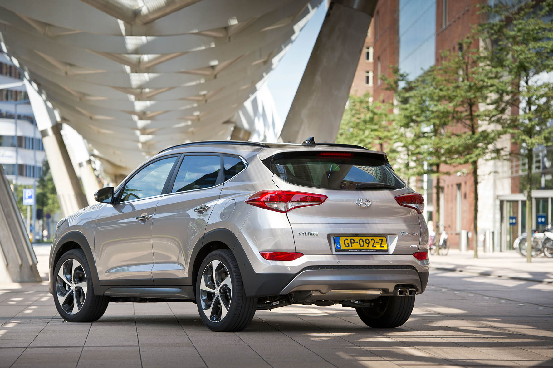 Autotest nieuwe Hyundai Tucson 1.6 GDI Comfort. We rijden met de voor Nederland interessante crossover en die zit al behoorlijk goed in zijn spullen.
