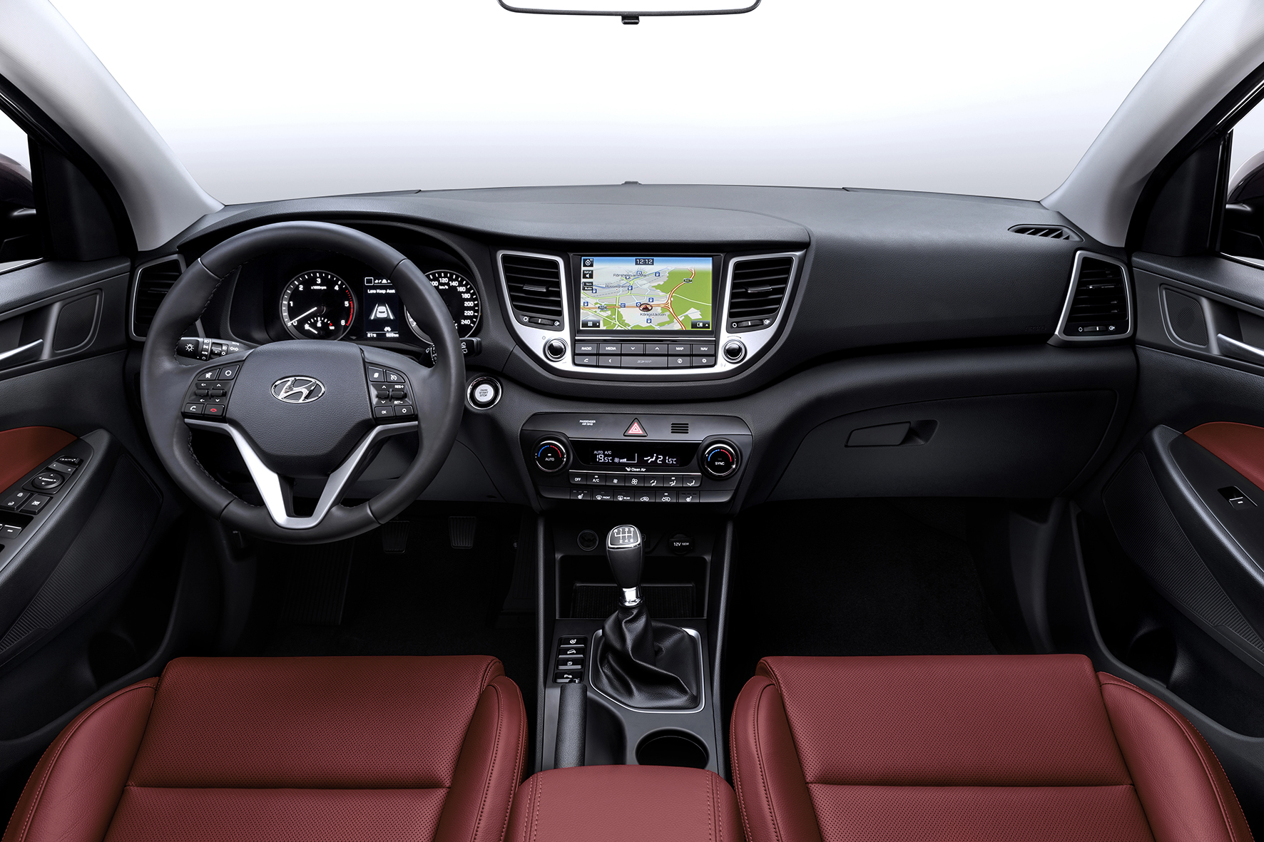 Autotest nieuwe Hyundai Tucson 1.6 GDI Comfort. We rijden met de voor Nederland interessante crossover en die zit al behoorlijk goed in zijn spullen.