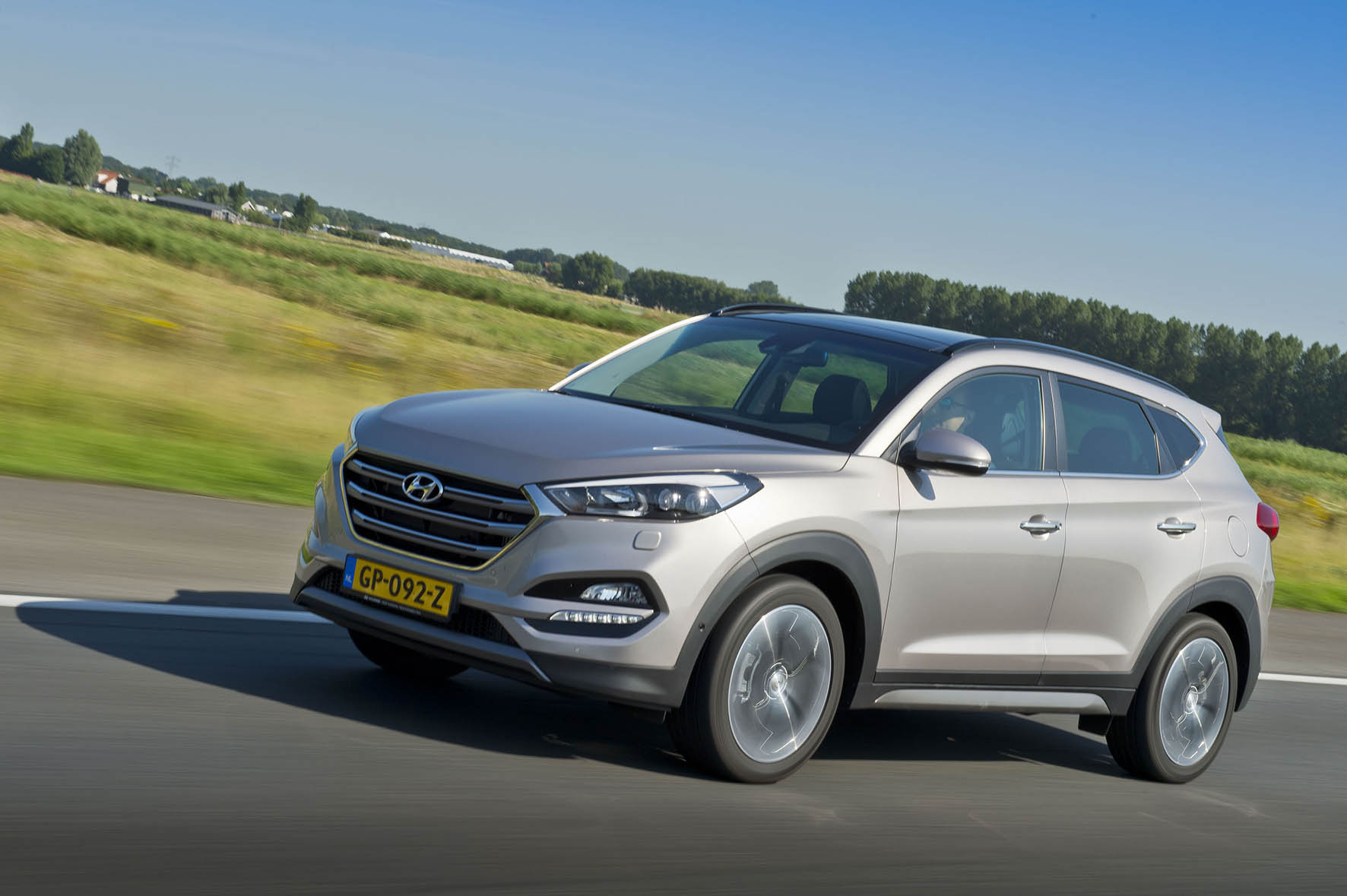 Autotest nieuwe Hyundai Tucson 1.6 GDI Comfort. We rijden met de voor Nederland interessante crossover en die zit al behoorlijk goed in zijn spullen.