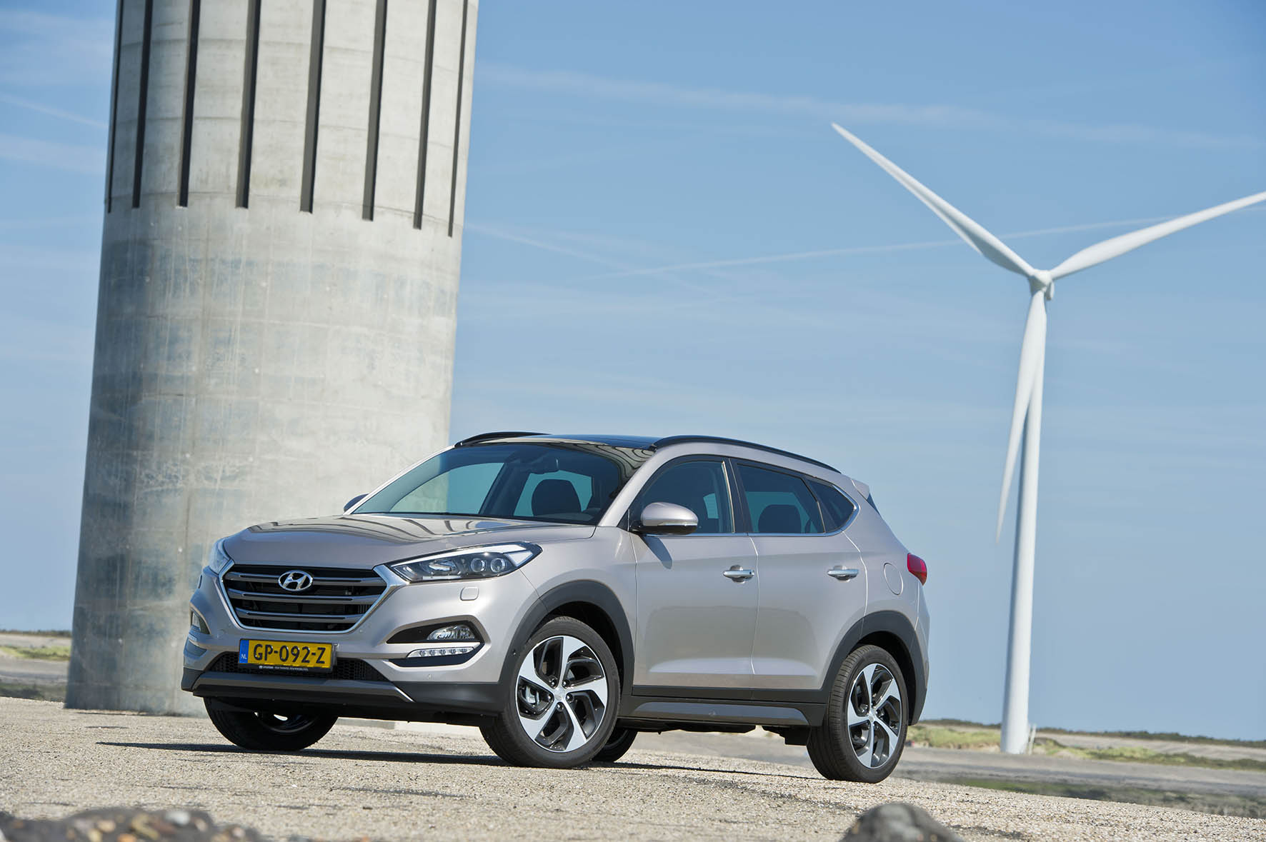 Autotest nieuwe Hyundai Tucson 1.6 GDI Comfort. We rijden met de voor Nederland interessante crossover en die zit al behoorlijk goed in zijn spullen.
