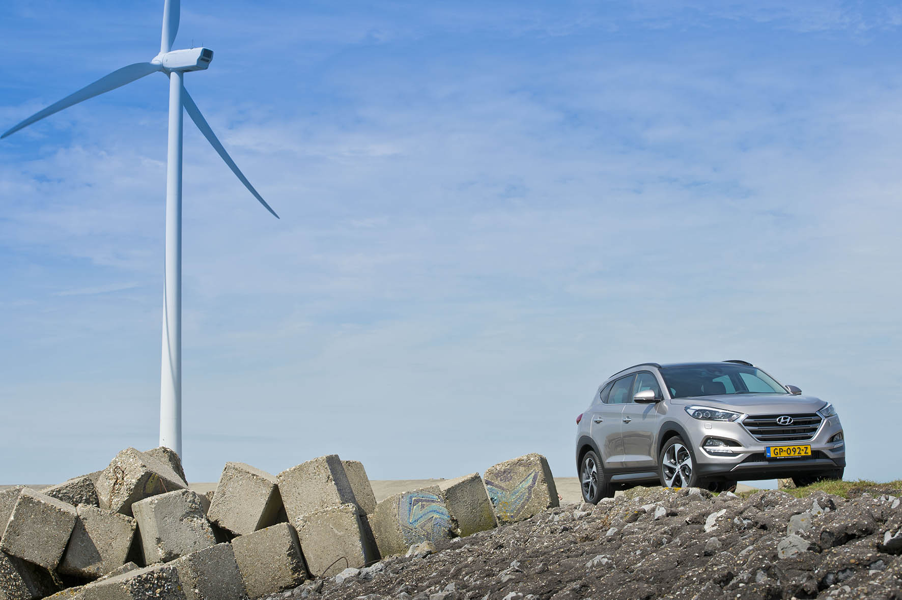 Autotest nieuwe Hyundai Tucson 1.6 GDI Comfort. We rijden met de voor Nederland interessante crossover en die zit al behoorlijk goed in zijn spullen.