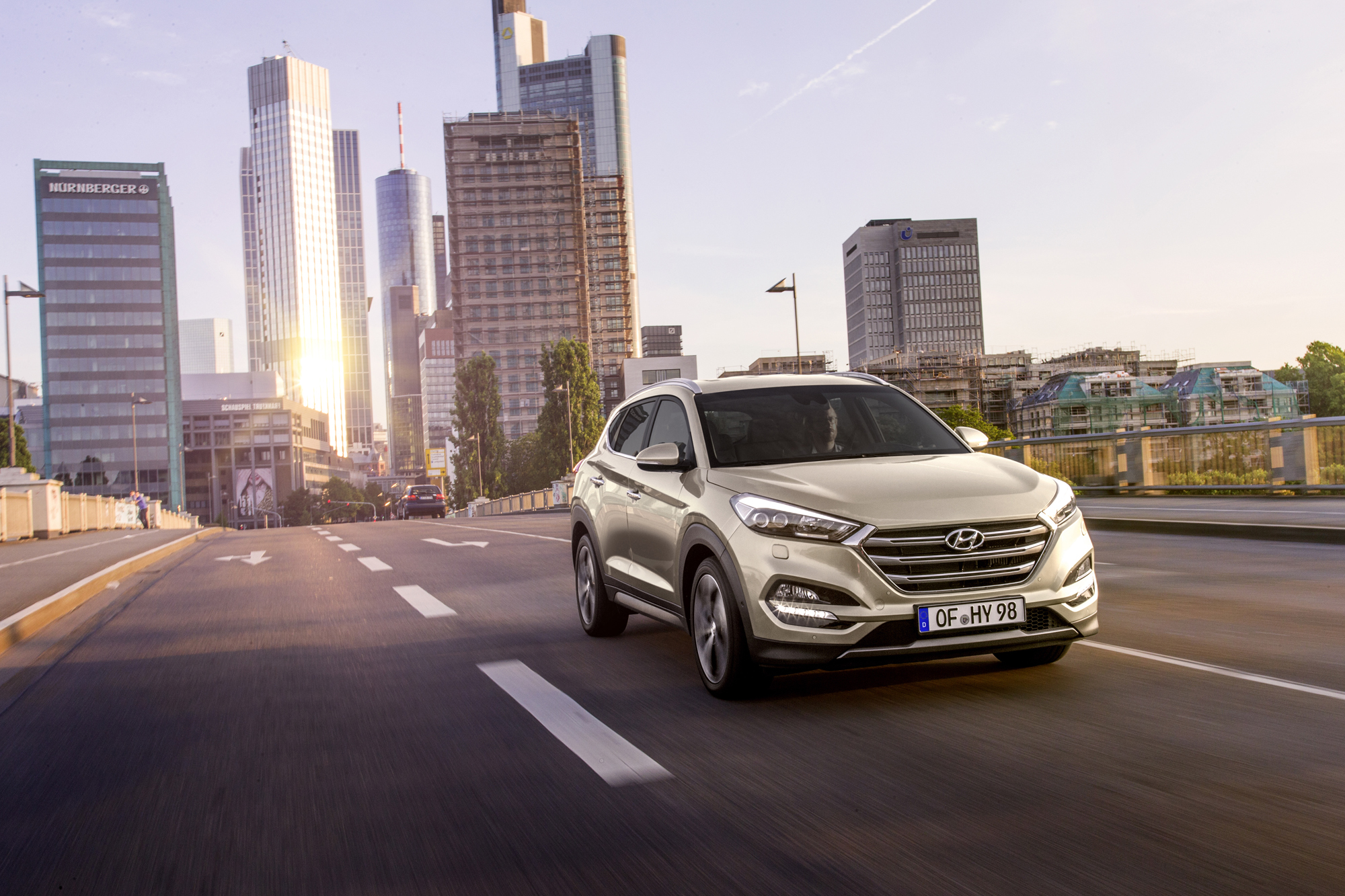 Autotest nieuwe Hyundai Tucson 2015 met 1.6 T-GDI en 2.0 CRDi. Het is de opvolger van de ix35 met meer ruimte en luxe.