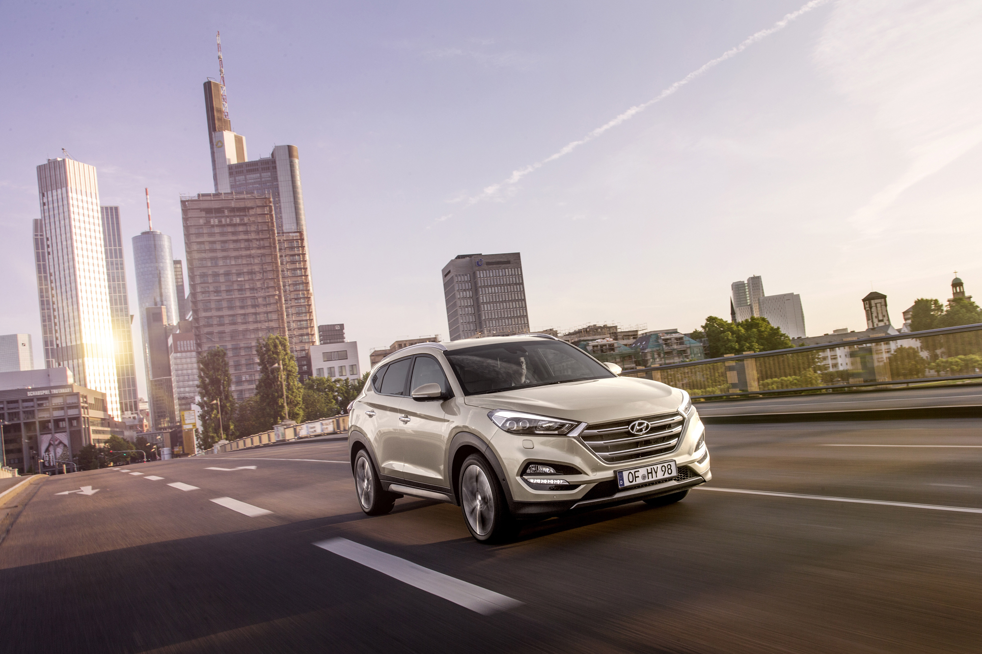 Autotest nieuwe Hyundai Tucson 2015 met 1.6 T-GDI en 2.0 CRDi. Het is de opvolger van de ix35 met meer ruimte en luxe.