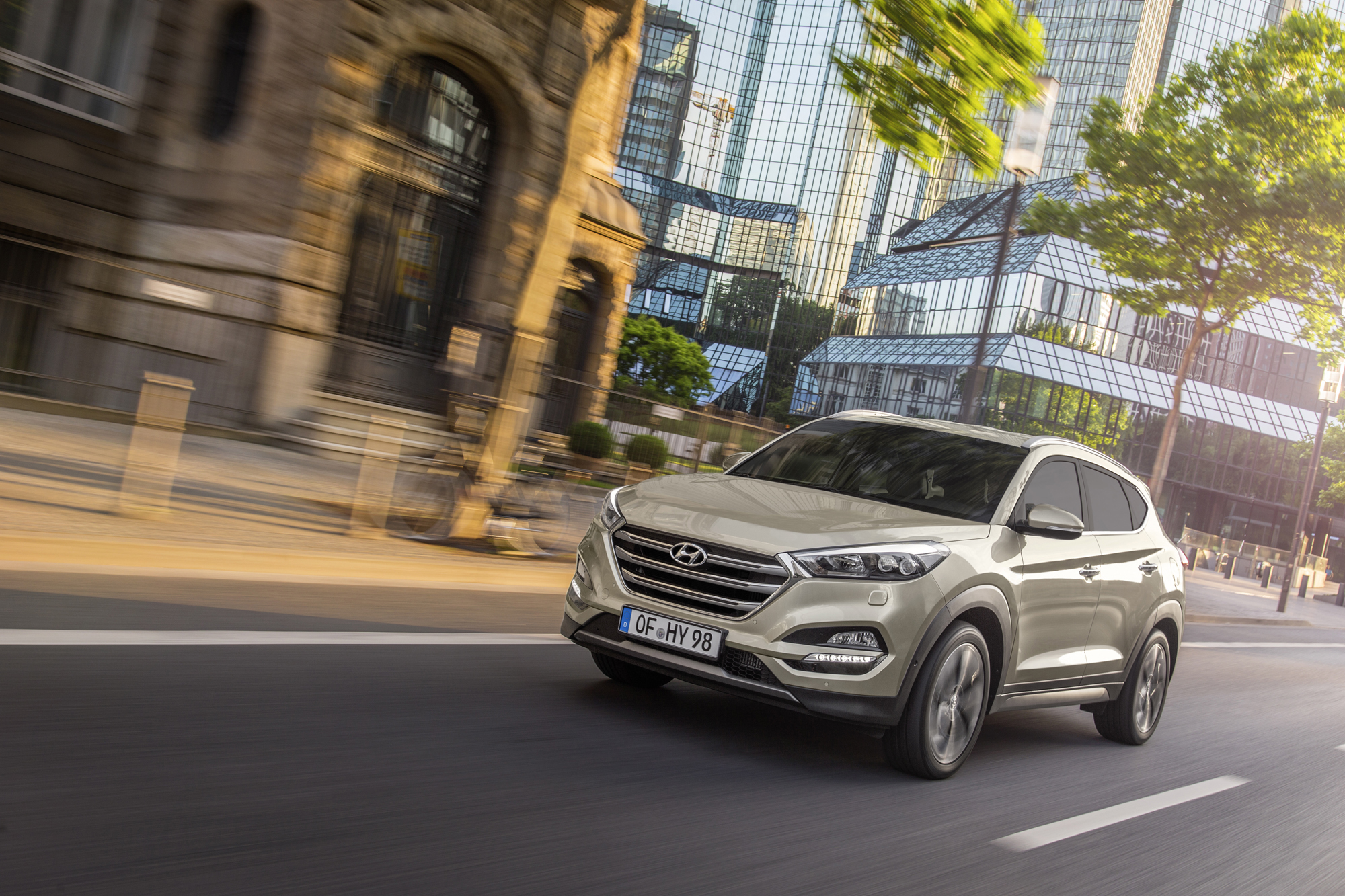 Autotest nieuwe Hyundai Tucson 2015 met 1.6 T-GDI en 2.0 CRDi. Het is de opvolger van de ix35 met meer ruimte en luxe.
