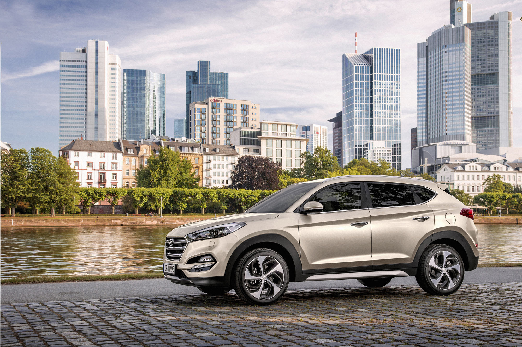 Autotest nieuwe Hyundai Tucson 2015 met 1.6 T-GDI en 2.0 CRDi. Het is de opvolger van de ix35 met meer ruimte en luxe.