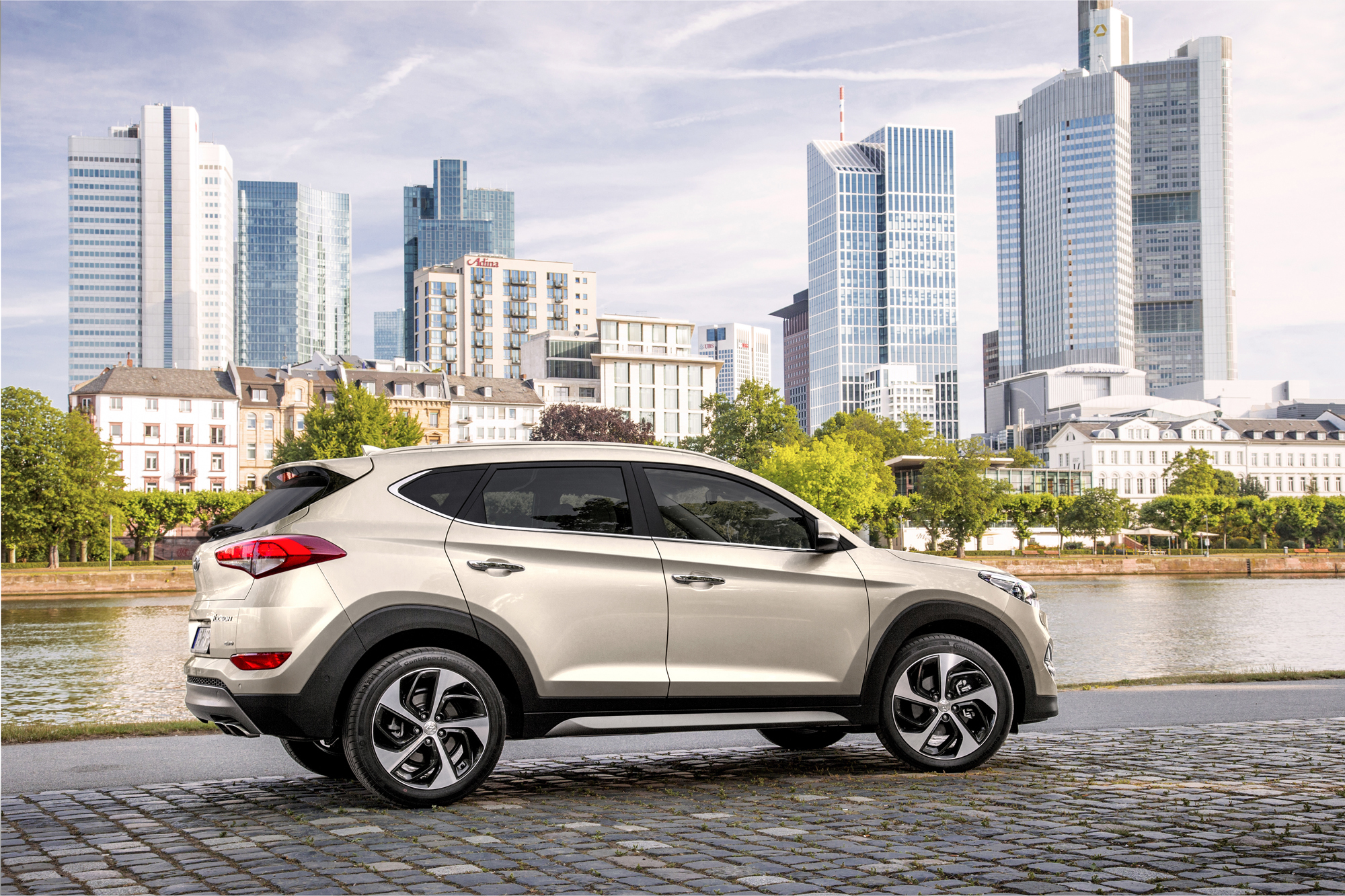 Autotest nieuwe Hyundai Tucson 2015 met 1.6 T-GDI en 2.0 CRDi. Het is de opvolger van de ix35 met meer ruimte en luxe.