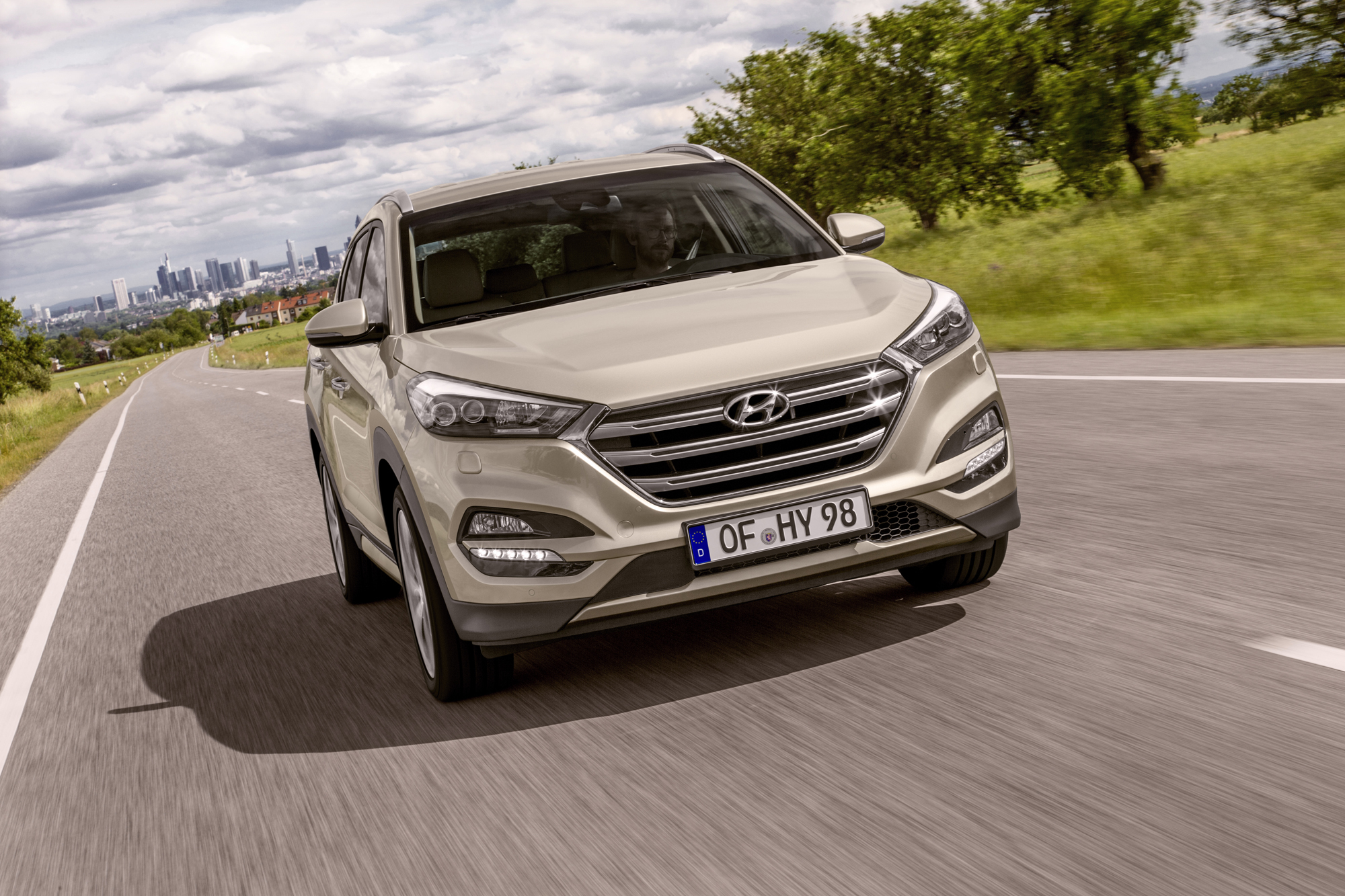 Autotest nieuwe Hyundai Tucson 2015 met 1.6 T-GDI en 2.0 CRDi. Het is de opvolger van de ix35 met meer ruimte en luxe.