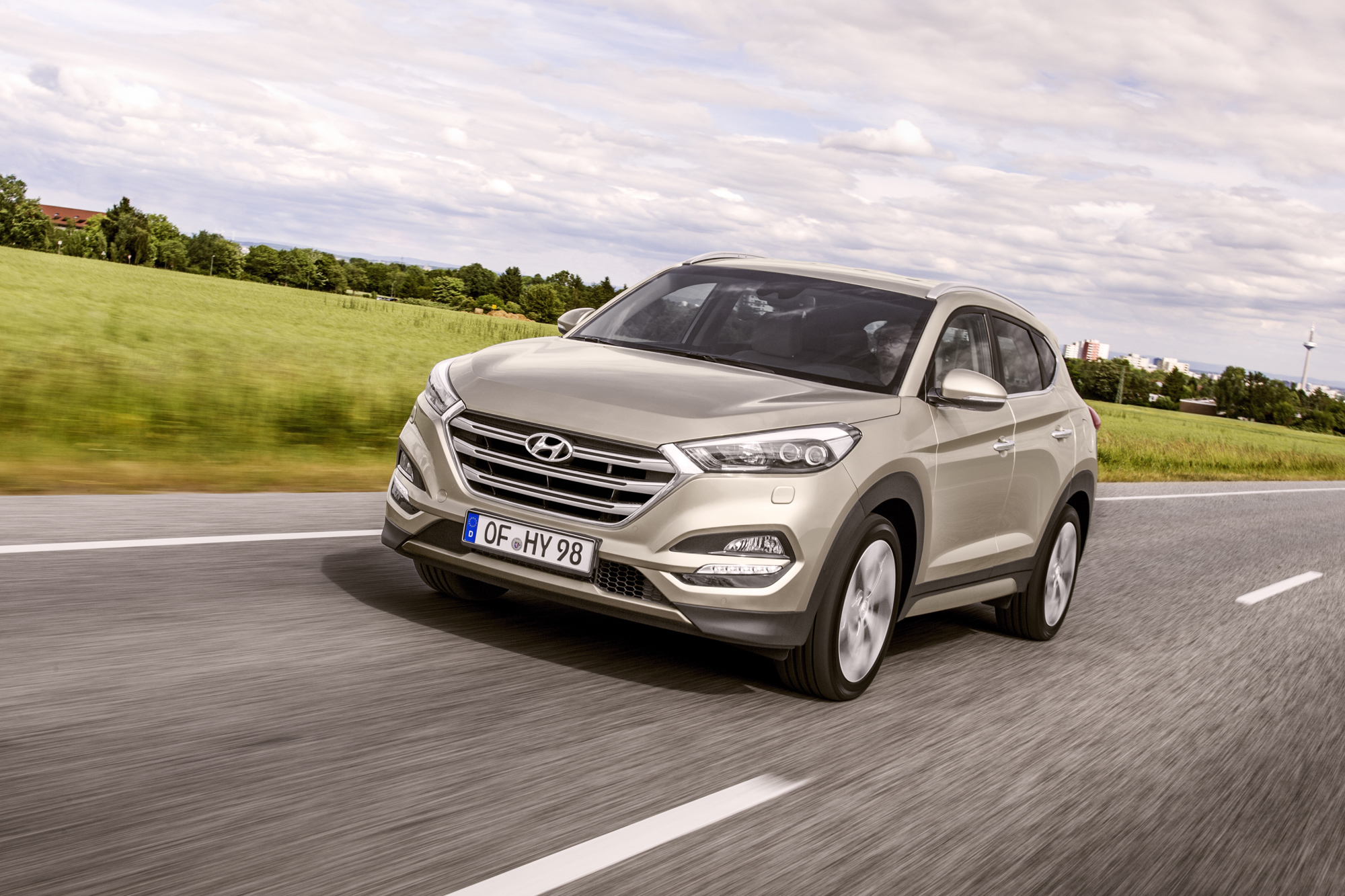 Autotest nieuwe Hyundai Tucson 2015 met 1.6 T-GDI en 2.0 CRDi. Het is de opvolger van de ix35 met meer ruimte en luxe.