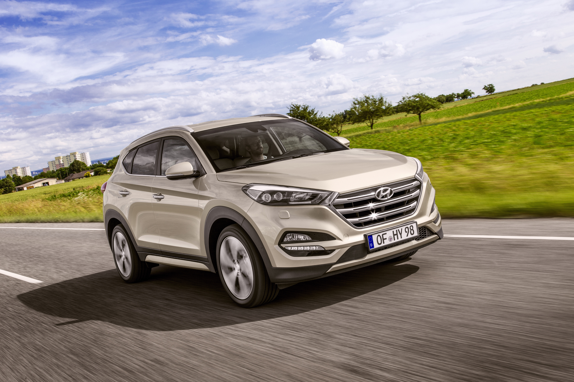 Autotest nieuwe Hyundai Tucson 2015 met 1.6 T-GDI en 2.0 CRDi. Het is de opvolger van de ix35 met meer ruimte en luxe.
