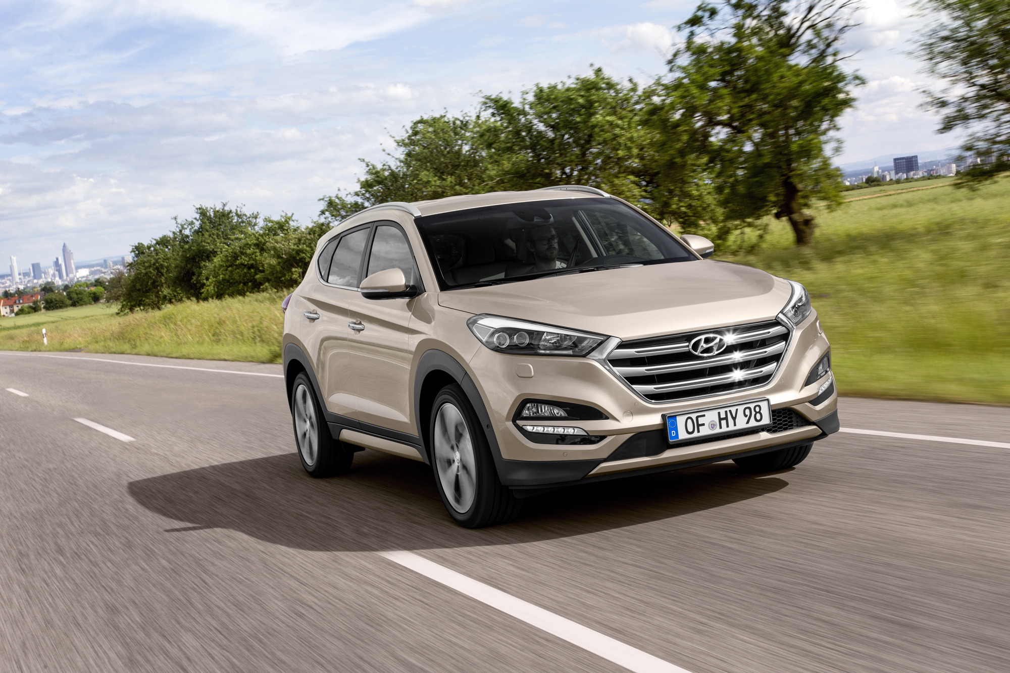 Autotest nieuwe Hyundai Tucson 2015 met 1.6 T-GDI en 2.0 CRDi. Het is de opvolger van de ix35 met meer ruimte en luxe.