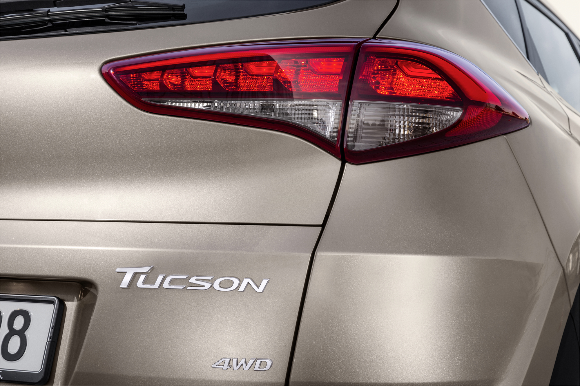 Autotest nieuwe Hyundai Tucson 2015 met 1.6 T-GDI en 2.0 CRDi. Het is de opvolger van de ix35 met meer ruimte en luxe.