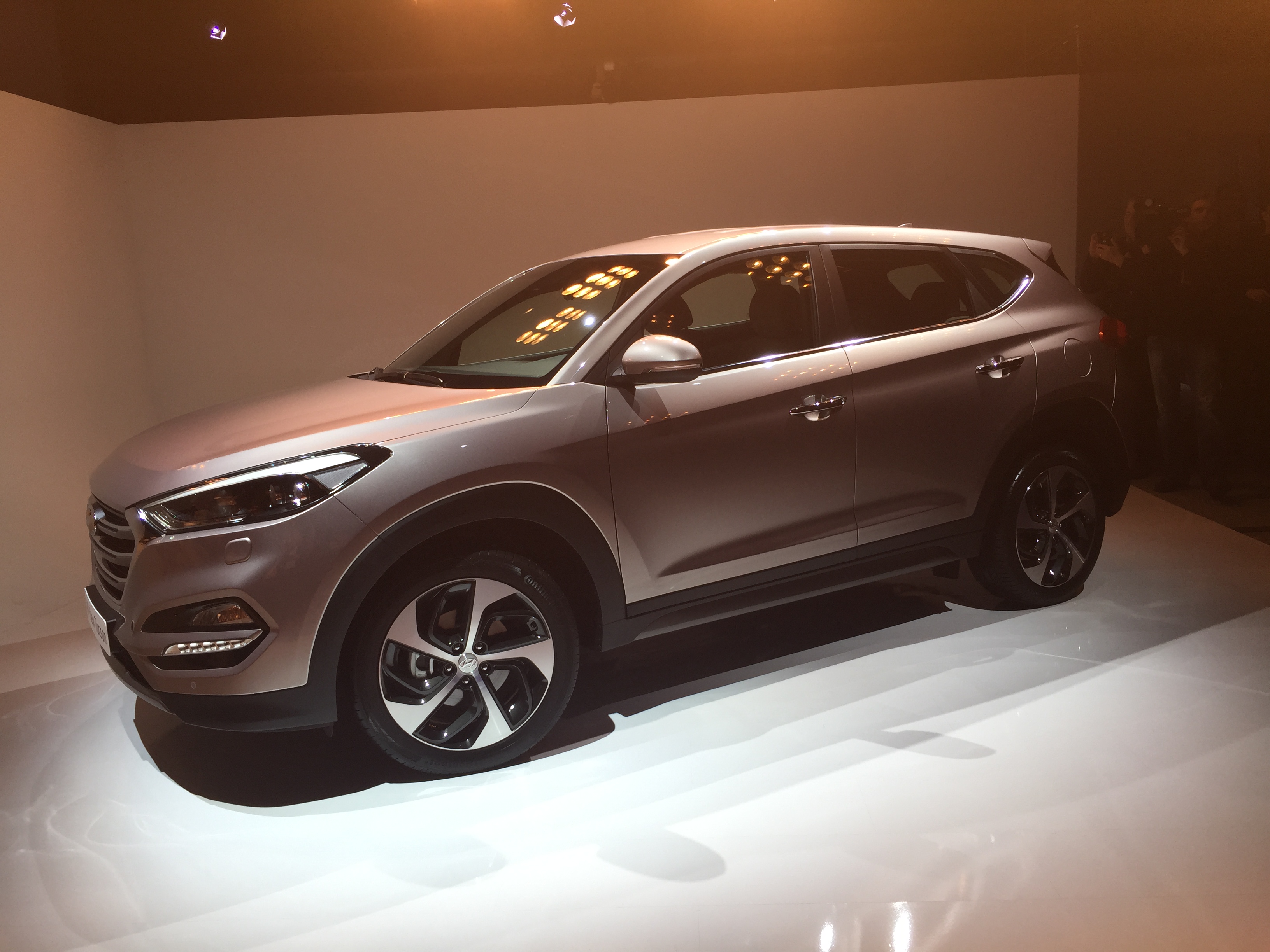 Nieuwe Hyundai Tucson gepresenteerd voorafgaand aan debuut op Autosalon van Genve. Hij steekt van wal met nieuwe 1.6 T-GDI en diverse veiligheidsinnovaties.