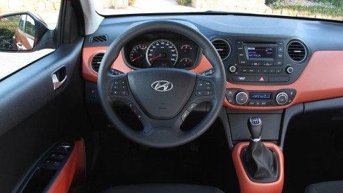 Autotest van nieuwe Hyundai i10 1.0 i-Motion met diverse opties, de nieuwe kleine Koreaan die claimt de langste, breedste en stilste auto in zijn klasse te zijn. En met de grootste bagageruimte.