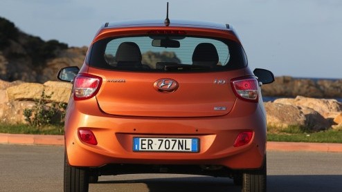 Autotest van nieuwe Hyundai i10 1.0 i-Motion met diverse opties, de nieuwe kleine Koreaan die claimt de langste, breedste en stilste auto in zijn klasse te zijn. En met de grootste bagageruimte.