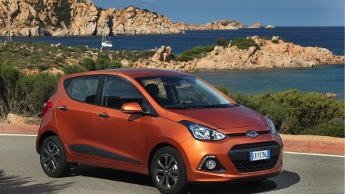 Autotest van nieuwe Hyundai i10 1.0 i-Motion met diverse opties, de nieuwe kleine Koreaan die claimt de langste, breedste en stilste auto in zijn klasse te zijn. En met de grootste bagageruimte.
