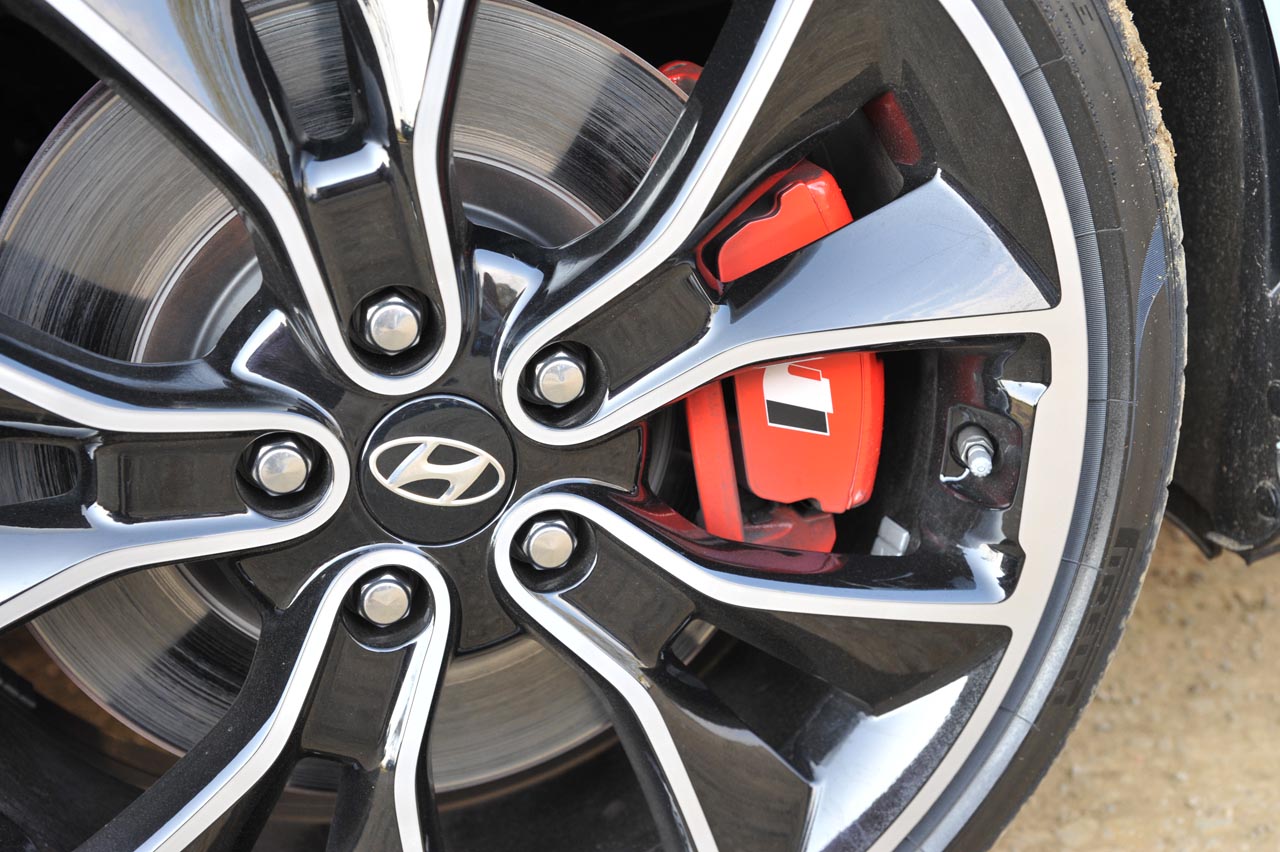 Hyundai betreedt het hot hatch segment met de nieuwe i30 N, een auto die meteen met de zware concurrentie mee kan komen.