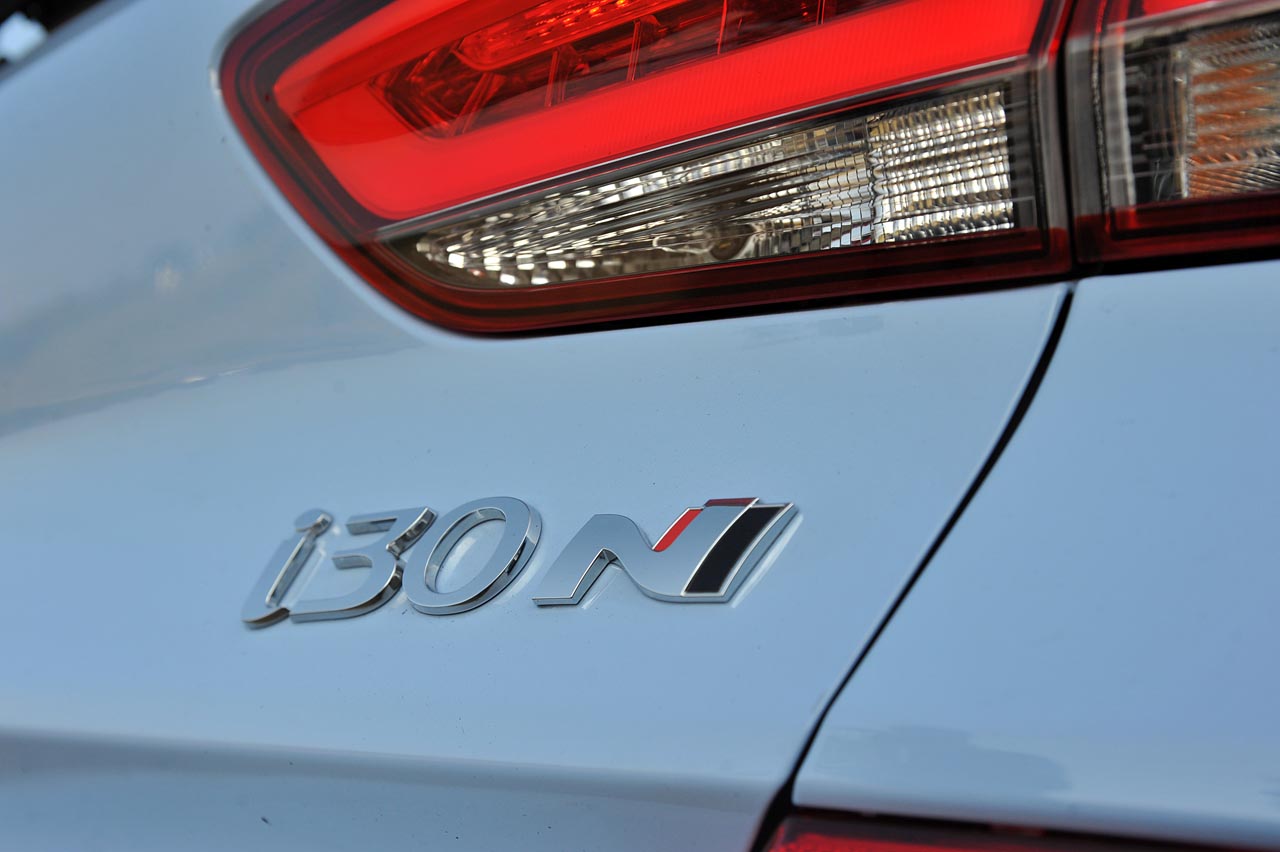Hyundai betreedt het hot hatch segment met de nieuwe i30 N, een auto die meteen met de zware concurrentie mee kan komen.
