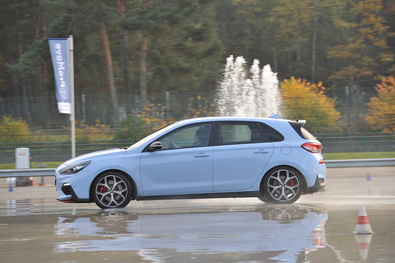 Hyundai betreedt het hot hatch segment met de nieuwe i30 N, een auto die meteen met de zware concurrentie mee kan komen.