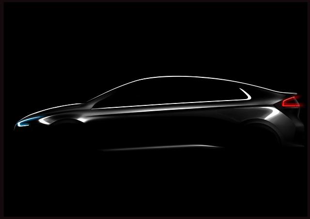 Hyundai onthult IONIQ als EV en HEV en PHEV. De nieuwe elektrische auto van Hyundai komt in 2016 en wordt ook leverbaar als hybride of plug-in hybride.