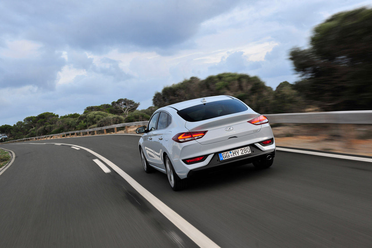 Hyundai maakt complete leveringsprogramma i30 Fastback bekend.