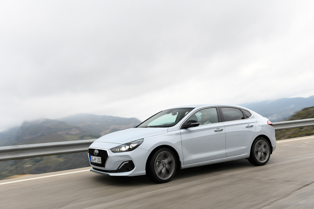 Hyundai maakt complete leveringsprogramma i30 Fastback bekend.