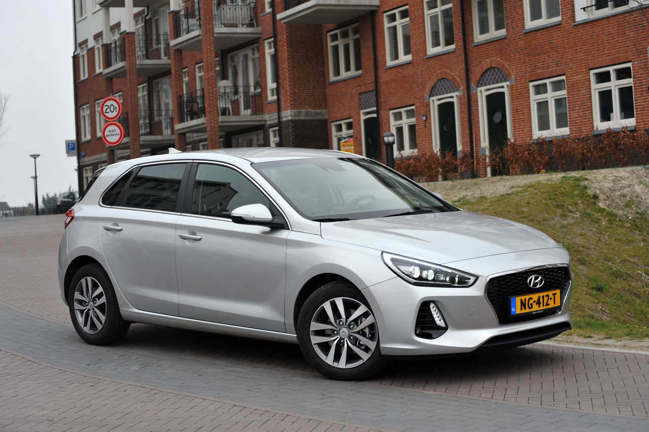 Hyundai lanceert de derde generatie van de Europese i30 hatchback. Een auto die duidelijk aan rijkwaliteiten heeft gewonnen. AutoVandaag deed een rijtest.