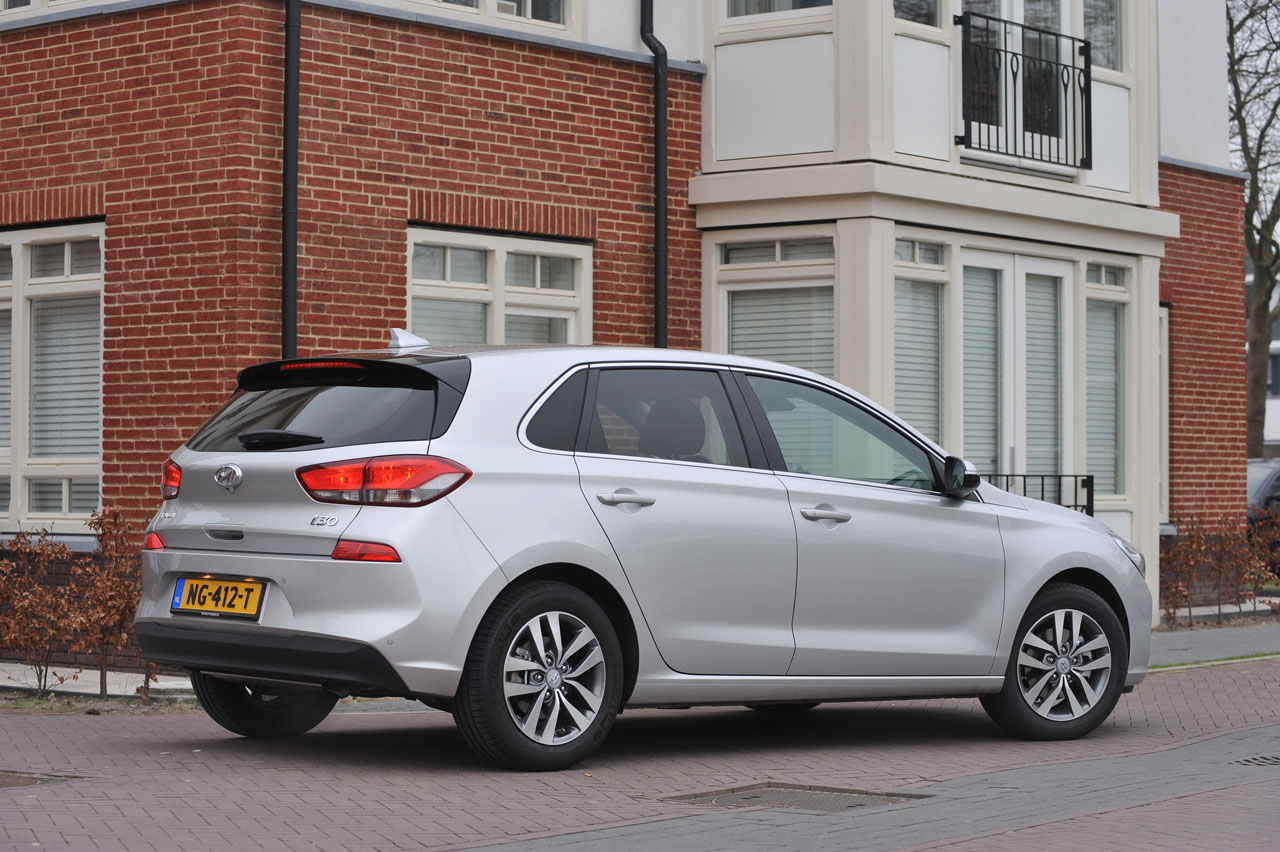 Hyundai lanceert de derde generatie van de Europese i30 hatchback. Een auto die duidelijk aan rijkwaliteiten heeft gewonnen. AutoVandaag deed een rijtest.