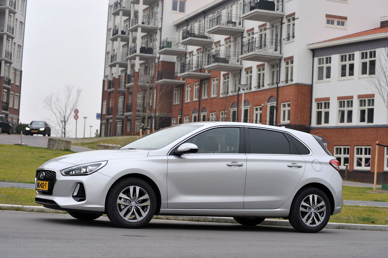 Hyundai lanceert de derde generatie van de Europese i30 hatchback. Een auto die duidelijk aan rijkwaliteiten heeft gewonnen. AutoVandaag deed een rijtest.