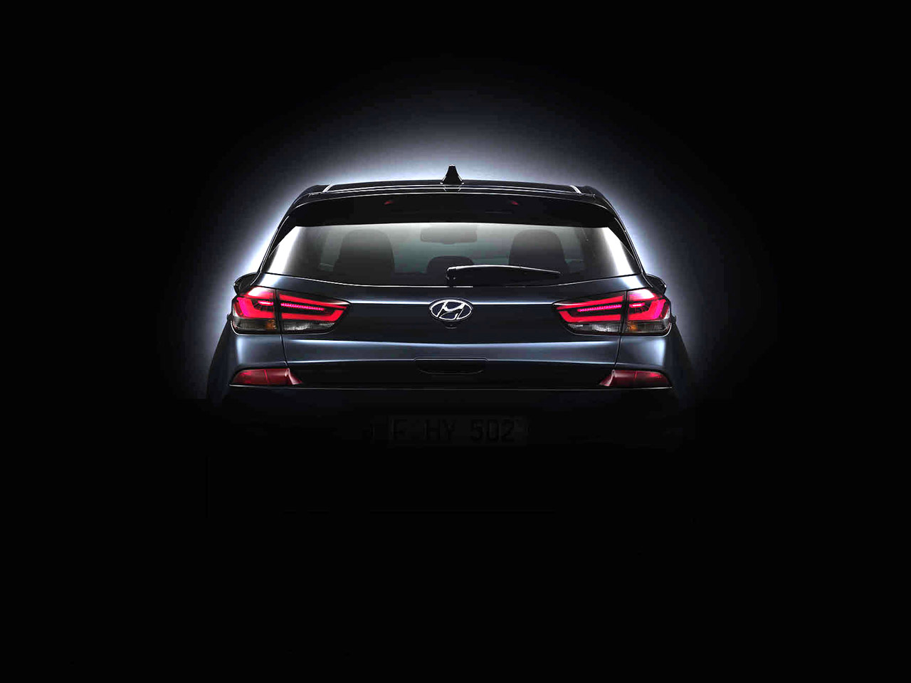 Hyundai heeft de eerste teaserfoto's gestuurd van de nieuwe i30. Over een maand wordt hij officieel onthuld.