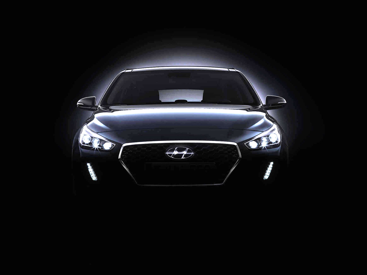 Hyundai heeft de eerste teaserfoto's gestuurd van de nieuwe i30. Over een maand wordt hij officieel onthuld.