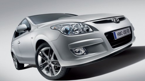 En dit is dan de Hyundai i30. De auto die Hyundai een flink stuk marktaandeel moet gaan geven in het belangrijke C-segment. De i30 is nauw verwant aan die andere Koreaan in deze klasse, de Kia Ceed.