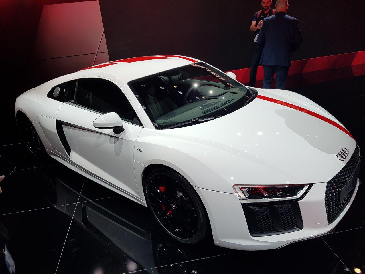 De IAA in Frankfurt barst uit z'n voegen van de primeurs. Een dag lang halen automerken auto's onder doeken vandaag. Vanaf eind deze week mag het publiek ervan genieten, een dikke week lang.