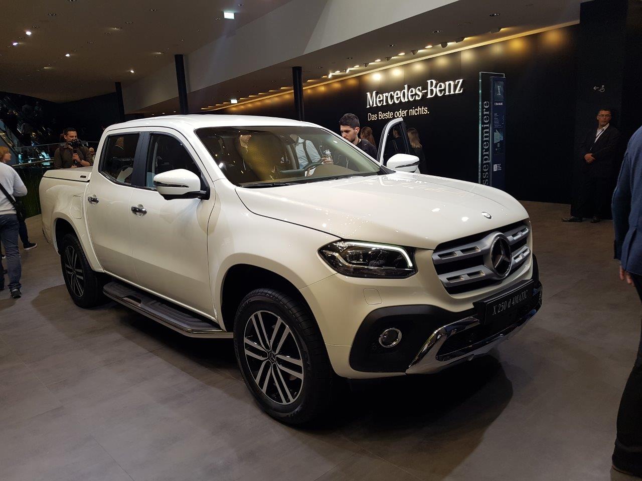 De IAA in Frankfurt barst uit z'n voegen van de primeurs. Een dag lang halen automerken auto's onder doeken vandaag. Vanaf eind deze week mag het publiek ervan genieten, een dikke week lang.