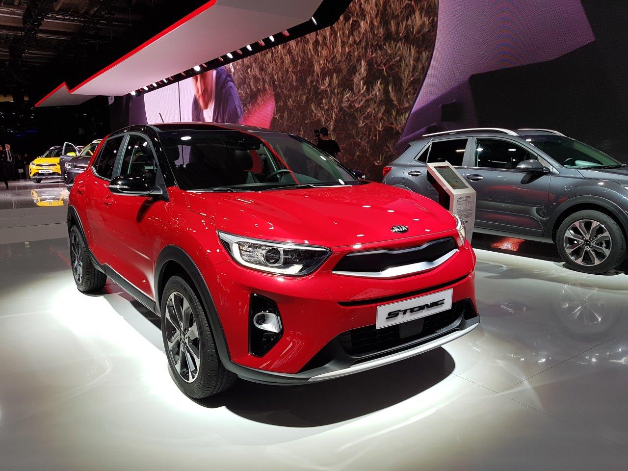 De IAA in Frankfurt barst uit z'n voegen van de primeurs. Een dag lang halen automerken auto's onder doeken vandaag. Vanaf eind deze week mag het publiek ervan genieten, een dikke week lang.
