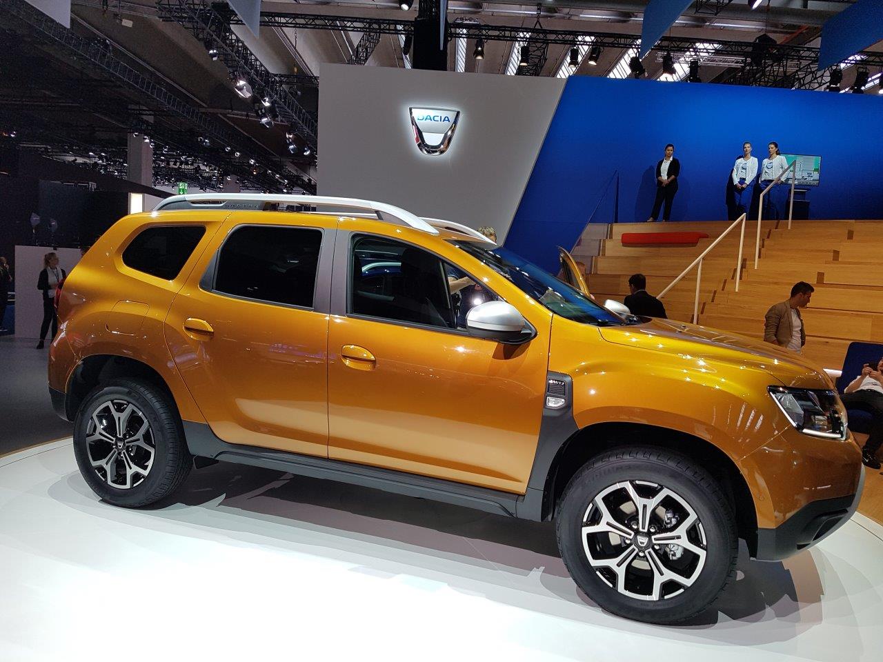 De IAA in Frankfurt barst uit z'n voegen van de primeurs. Een dag lang halen automerken auto's onder doeken vandaag. Vanaf eind deze week mag het publiek ervan genieten, een dikke week lang.