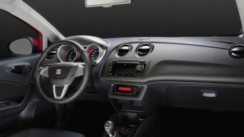We hebben er even op moeten wachten, maar hier is de Spanjaard in vol ornaat: Seat toont de vierde generatie Ibiza! Deze nieuwkomer combineert zoals het Seat betaamt emotie en design met sportiviteit.