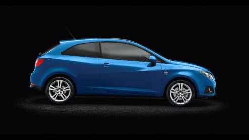Naast de vijfdeurs Ibiza komt Seat ook met een driedeurs-Coup variant. De Seat Ibiza SportCoupe beschikt over nog meer dynamische ArrowDesign looks en die aspiraties komen ook terug in de techniek.