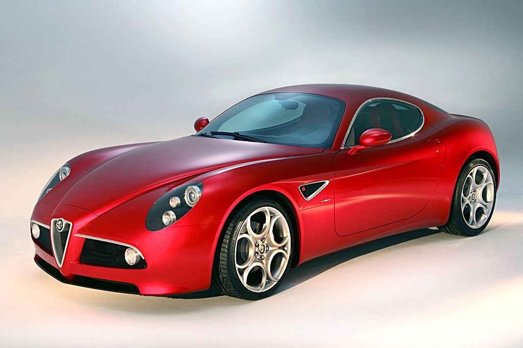 Introductie Alfa Romeo 'Giulia' op 24 juni krijgt bijval van een verkiezing waarin de meest iconische Alfa Romeo wordt uitgekozen.